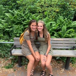 Meet your Posher, Danielle